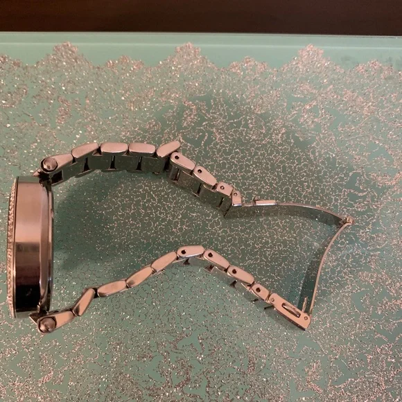 Michael Kors women watch - Picture 9 of 13